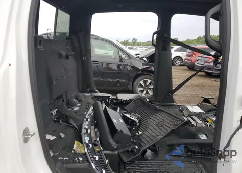 2024 Ram 1500 Laramie z USA, uszkodzony, nr VIN 1C6SRFJT0RN131446